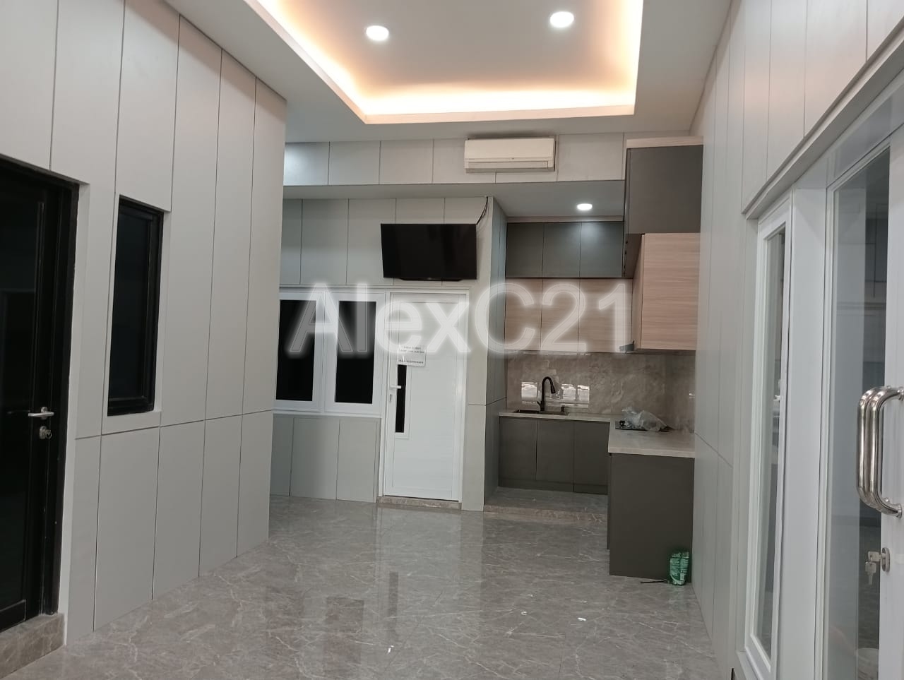 Dijual rumah baru mewah cantik di Cipedak, Jagakarsa, Jaksel