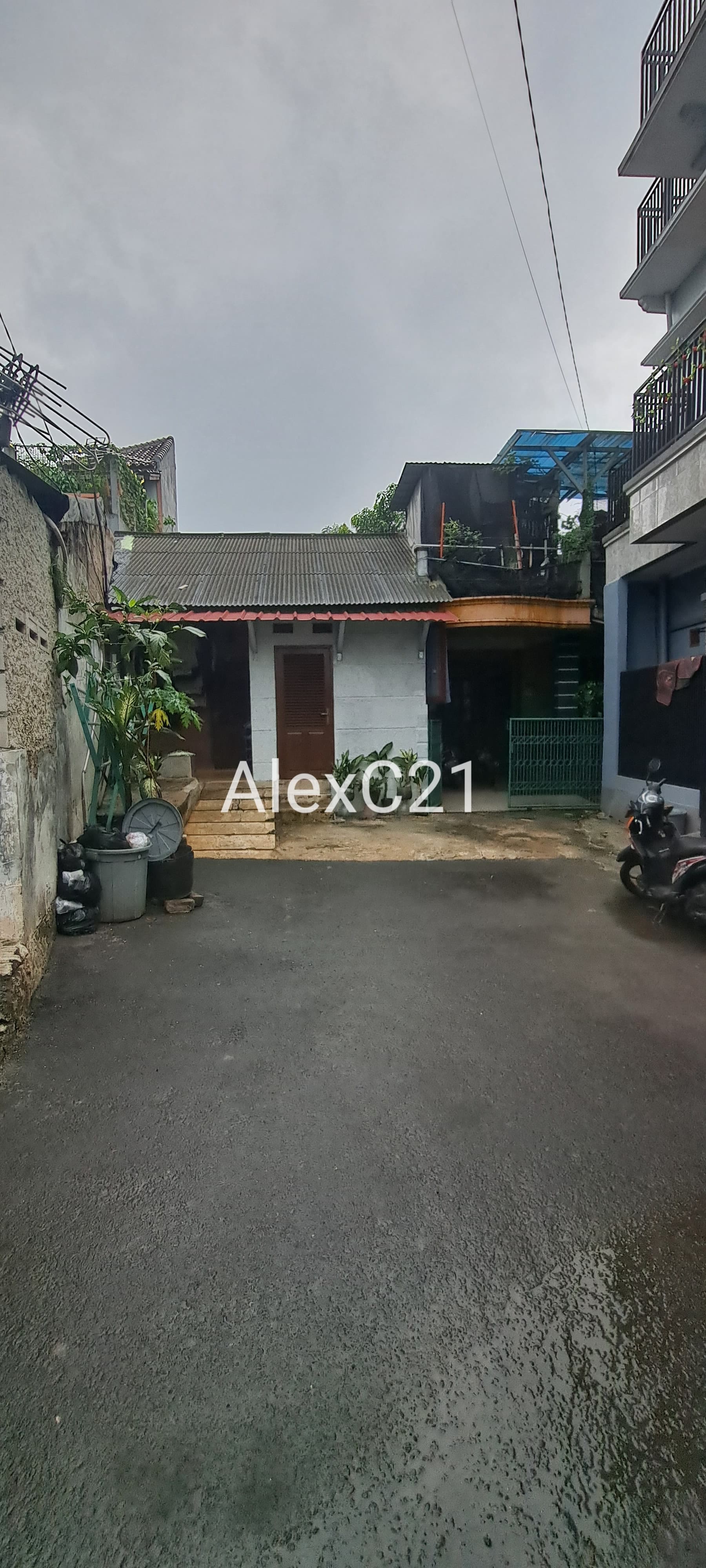 Dijual Rumah + 2 rumah Kontrakan dan Tanah di Jagakarsa, Jakarta