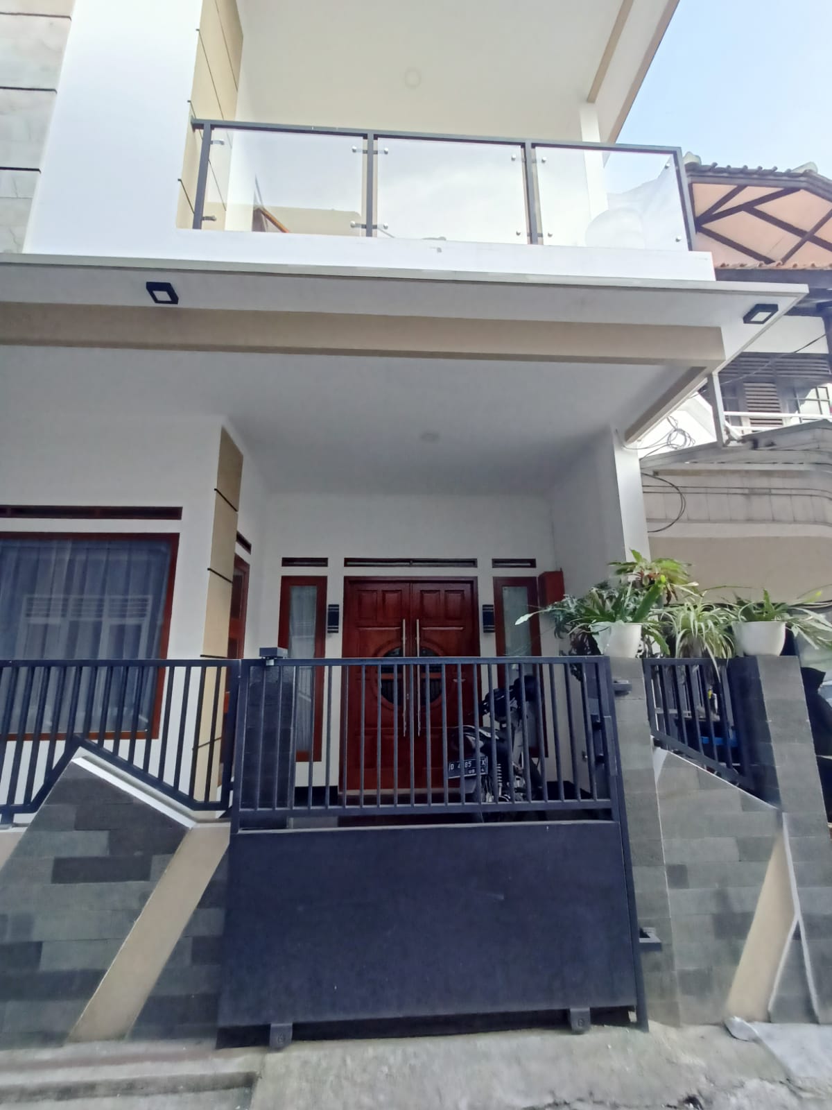 Dijual rumah 3 lantai nyaman terawat di Cibabat Cimahi - cash