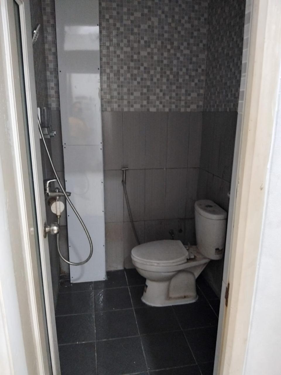Dijual (b.u.b) rumah 2 lantai bagus lt 78/120 Karawaci Residence