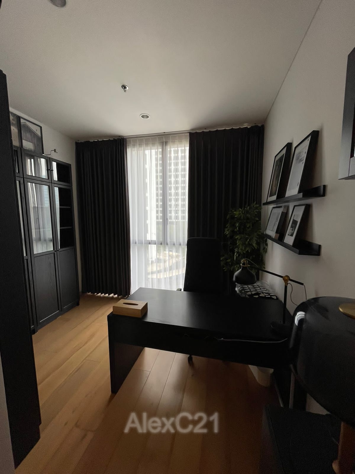 Dijual dan disewakan 3 bedrooms Private Lift  Izzara Apartemen