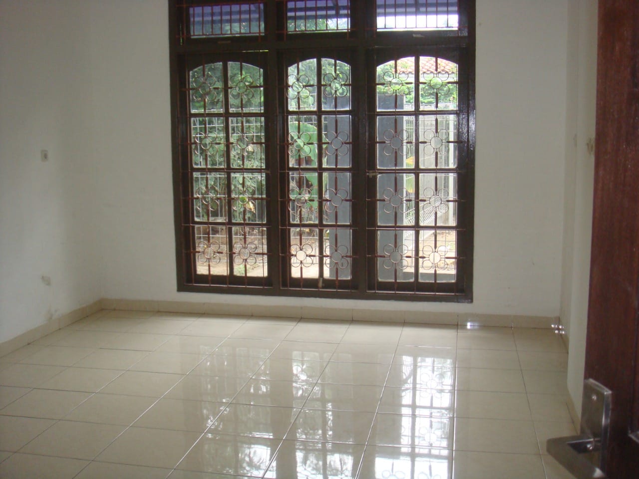 Disewakan rumah 2 lantai di Tanjung Barat, Jagakarsa, Jakarta