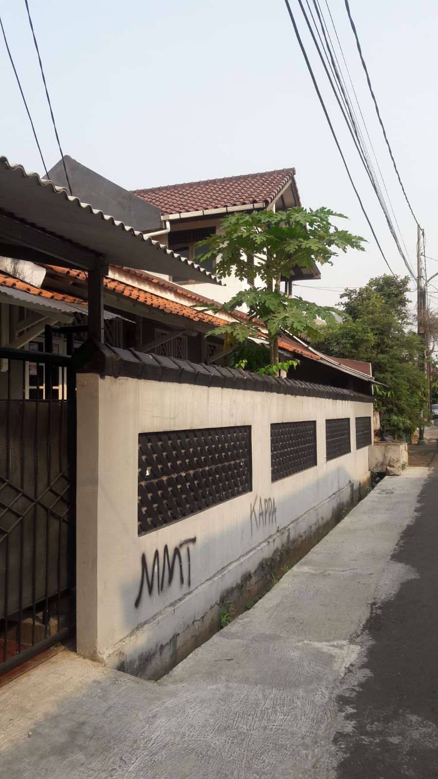 Rumah lama hitung tanah dijual  di Swadarma, Ulujami, Jakarta