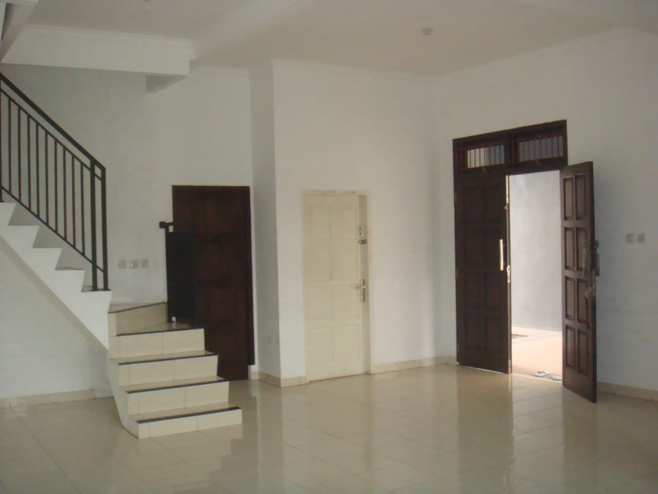 Disewakan rumah 2 lantai di Tanjung Barat, Jagakarsa, Jakarta