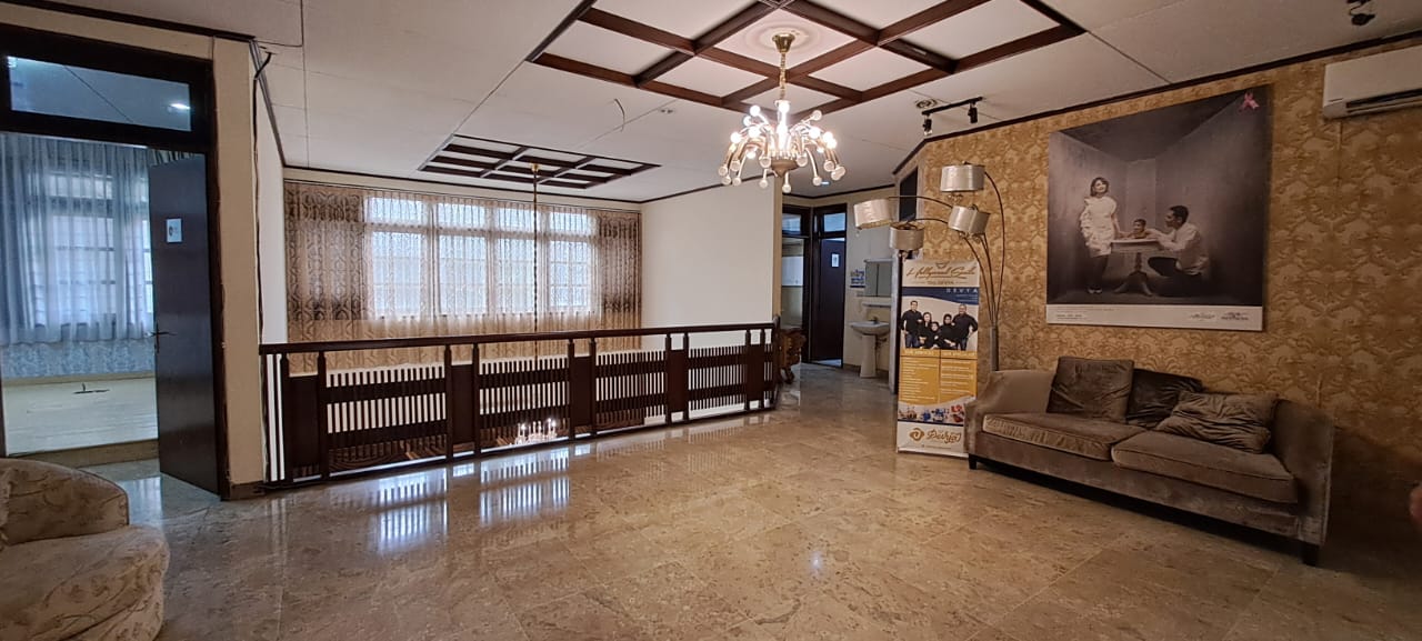 Disewakan rumah cocok utk clinic / kantor di Gandaria, Kebayoran