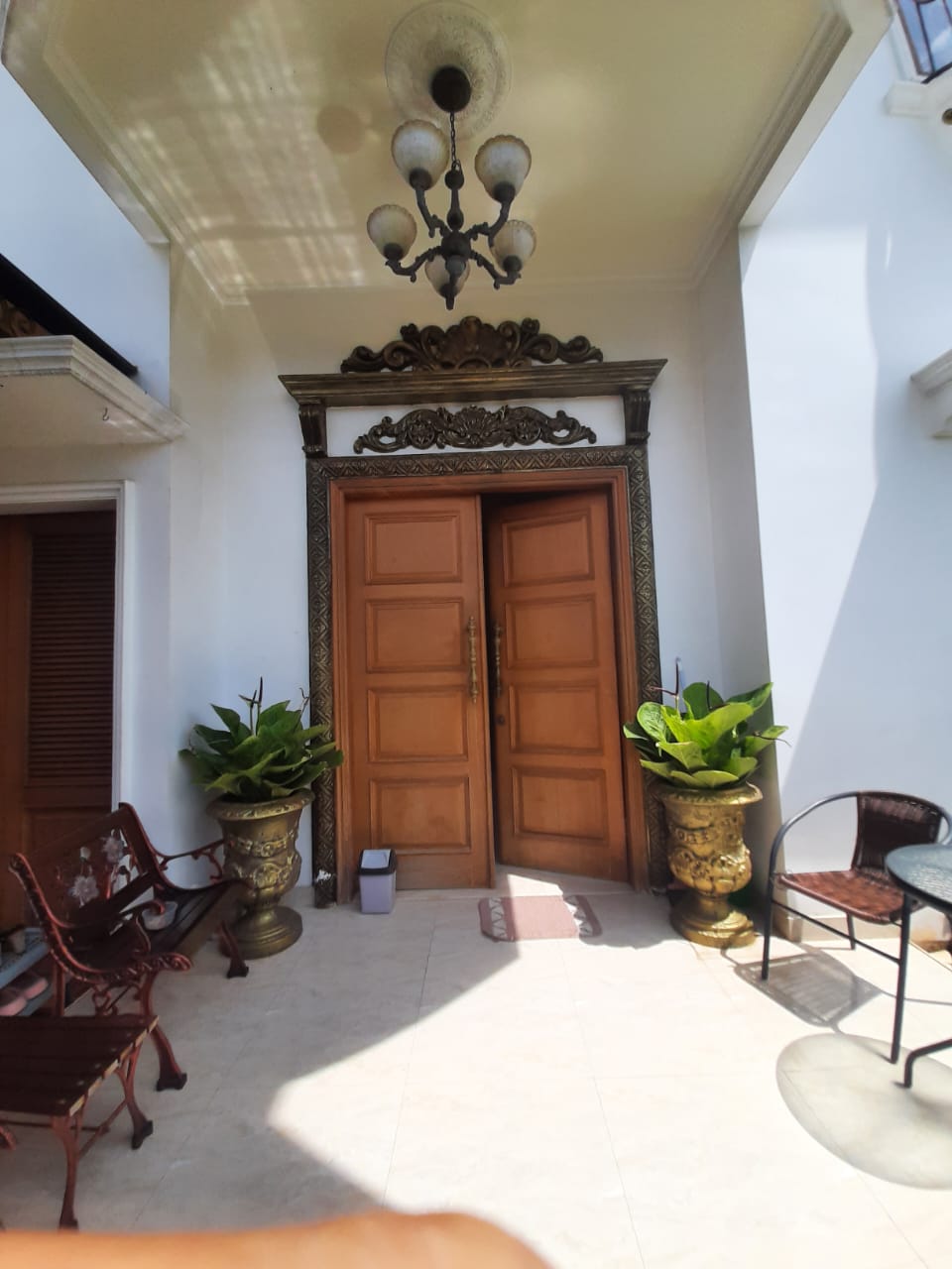 Dijual rumah komplek classic hook furnished cantik di Petukangan