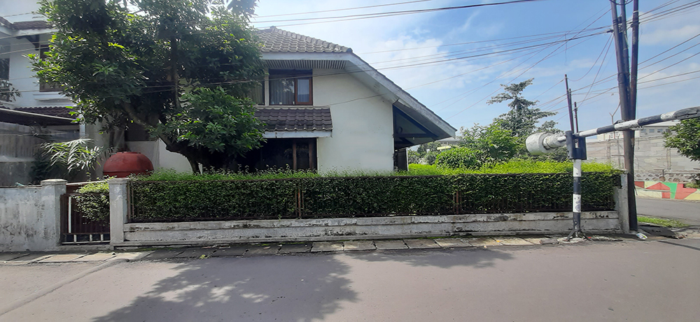 RUMAH GAYA EROPA DI CIKUTRA BARU BANDUNG