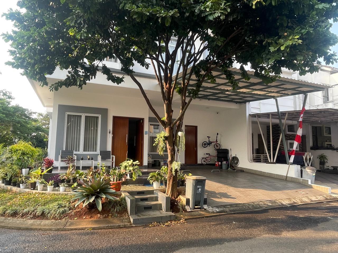 Dijual Rumah Mewah Hook Cluster Madrid di Palem Semi, Tangerang