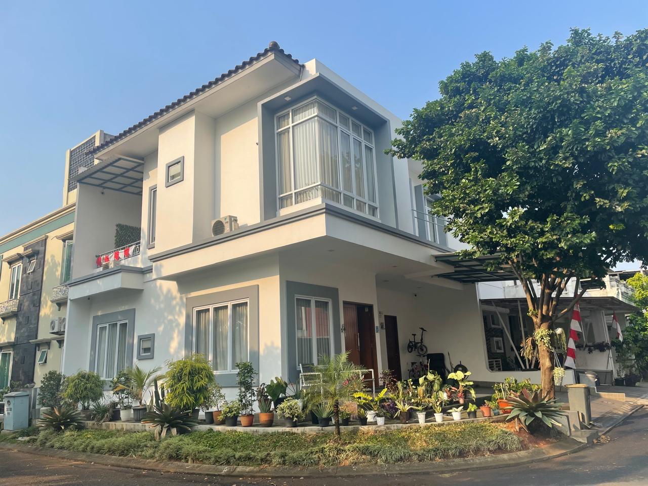 Dijual Rumah Mewah Hook Cluster Madrid di Palem Semi, Tangerang