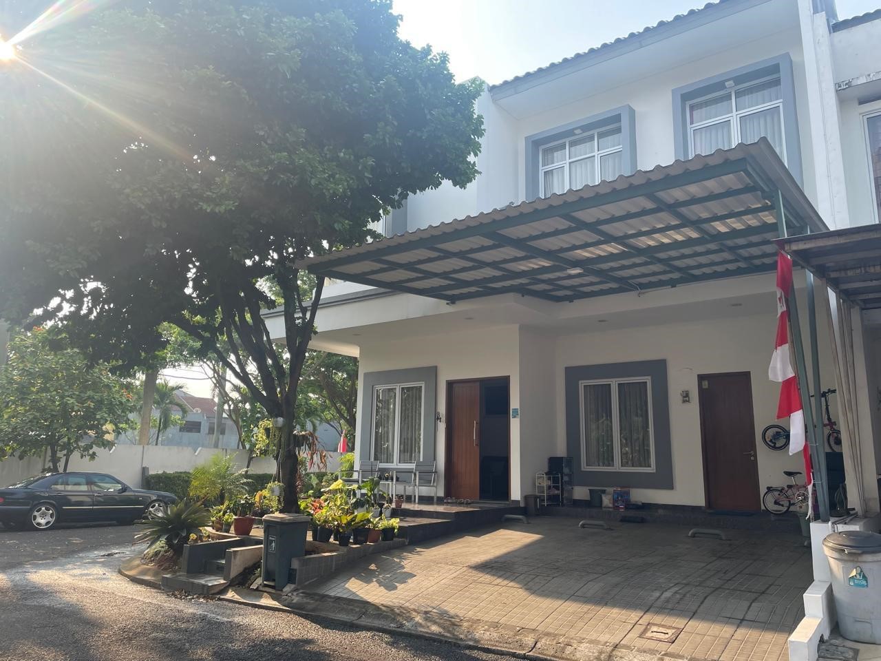 Dijual Rumah Mewah Hook Cluster Madrid di Palem Semi, Tangerang