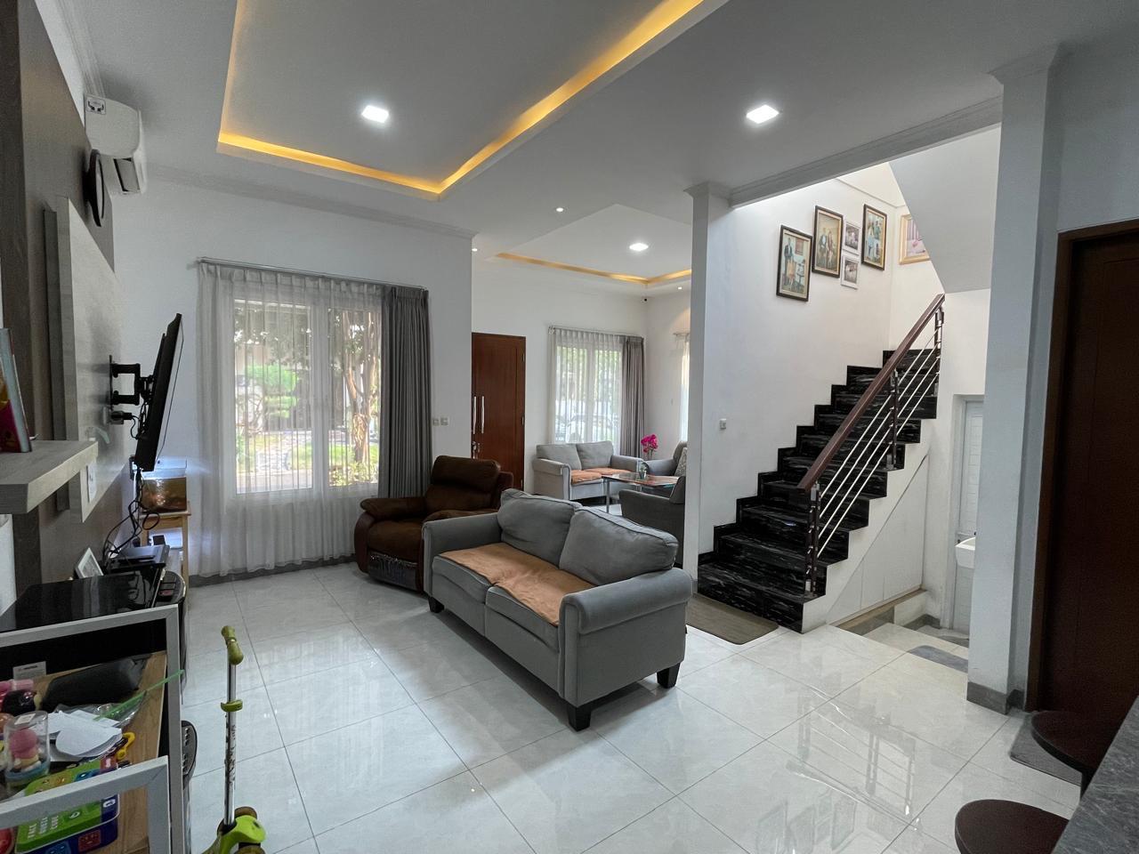 Dijual Rumah Mewah Hook Cluster Madrid di Palem Semi, Tangerang