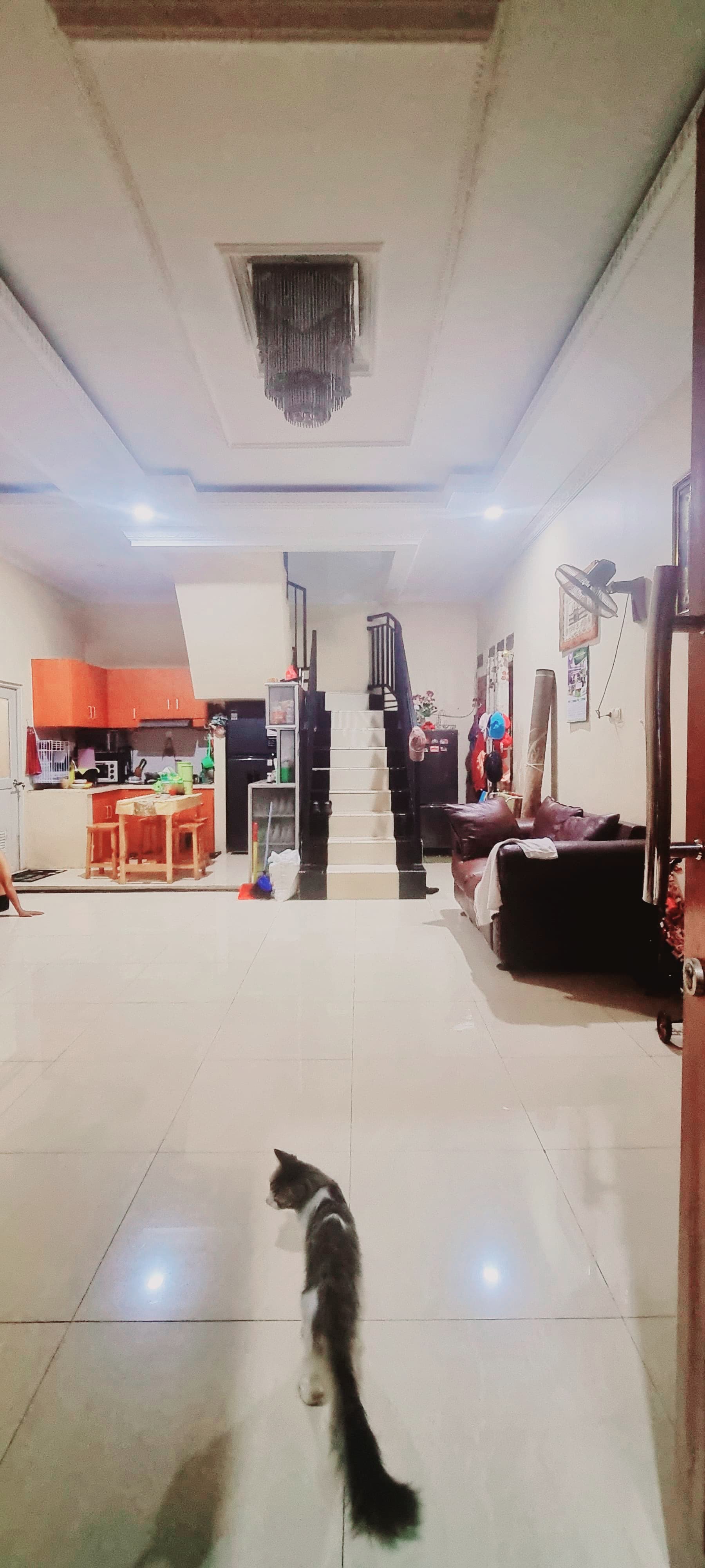 Dijual rumah 3 lantai di Karang Tengah, Kota Tangerang, Banten