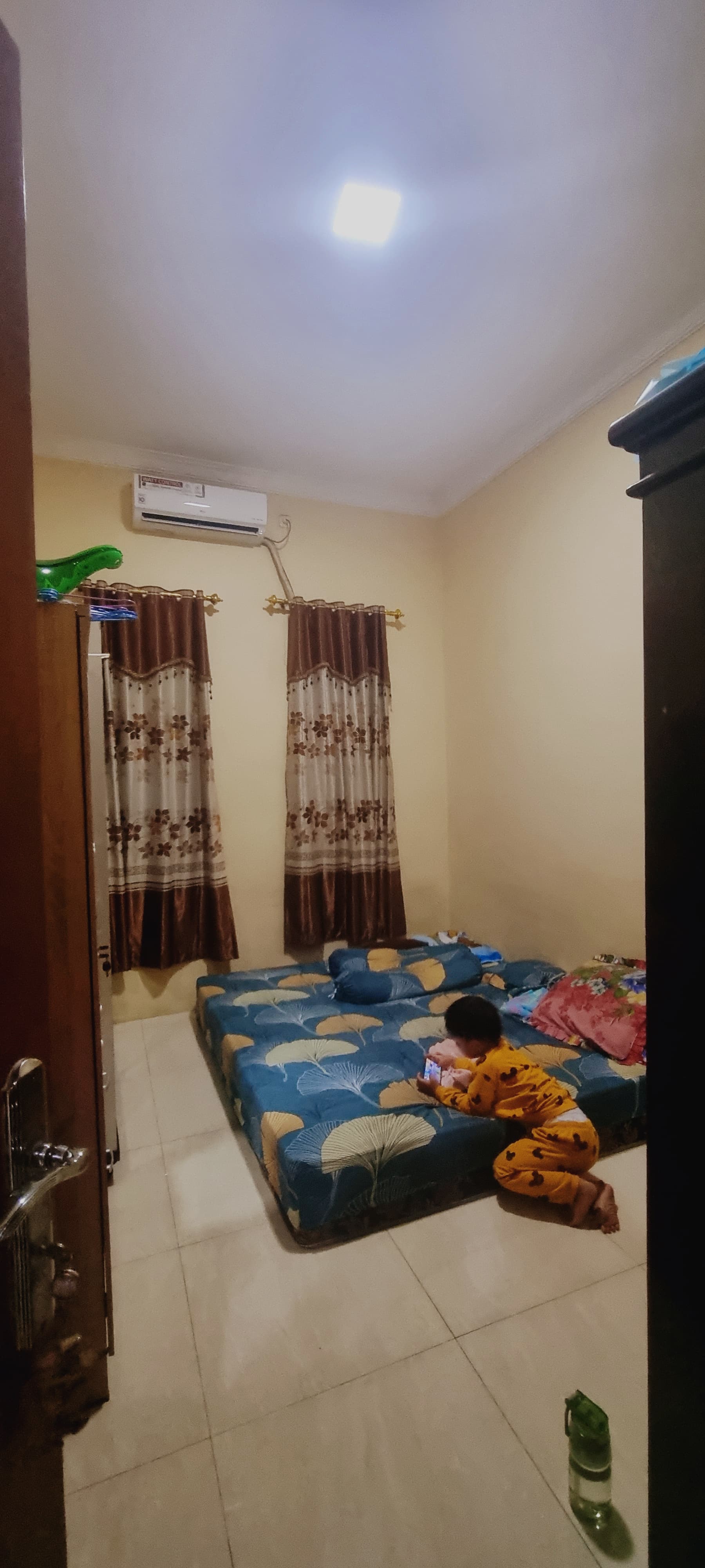 Dijual rumah 3 lantai di Karang Tengah, Kota Tangerang, Banten