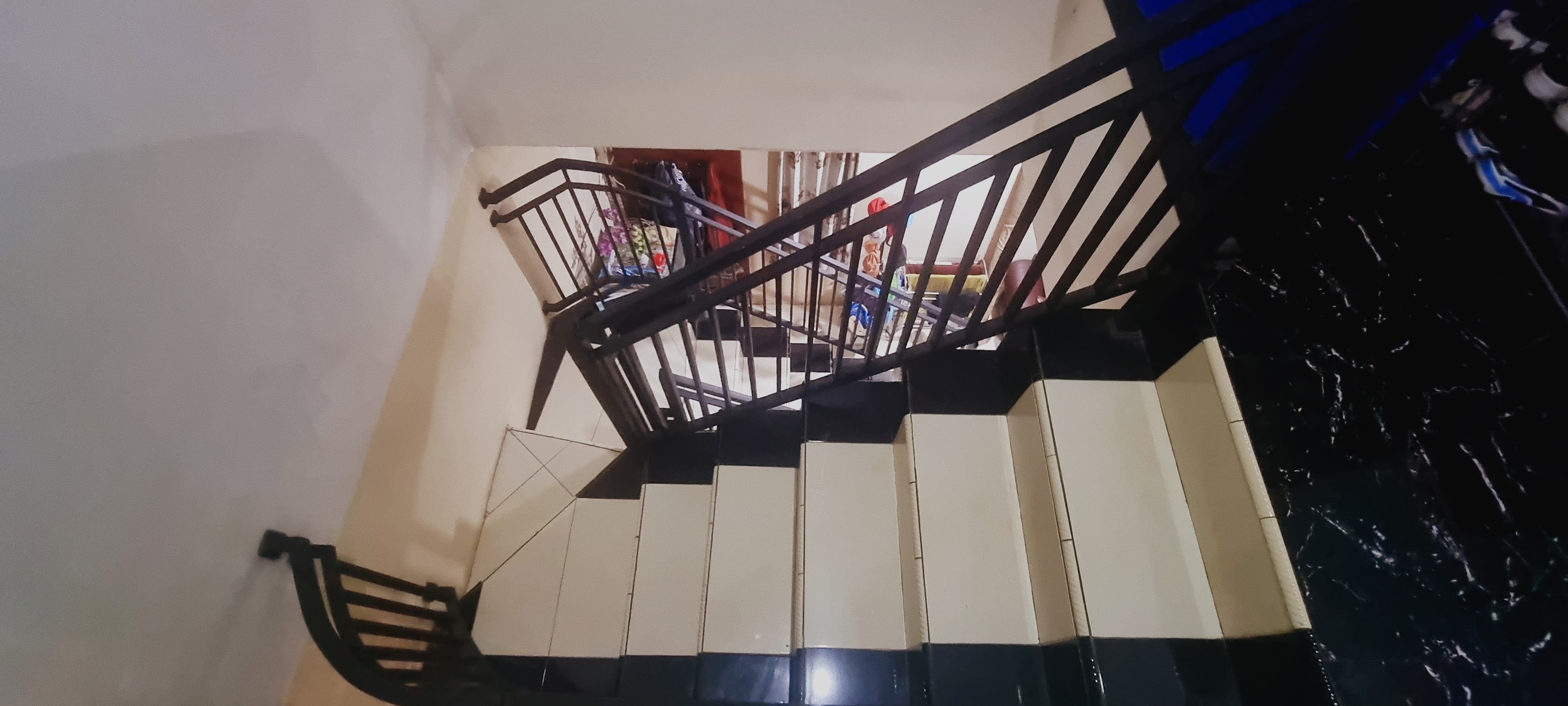 Dijual rumah 3 lantai di Karang Tengah, Kota Tangerang, Banten