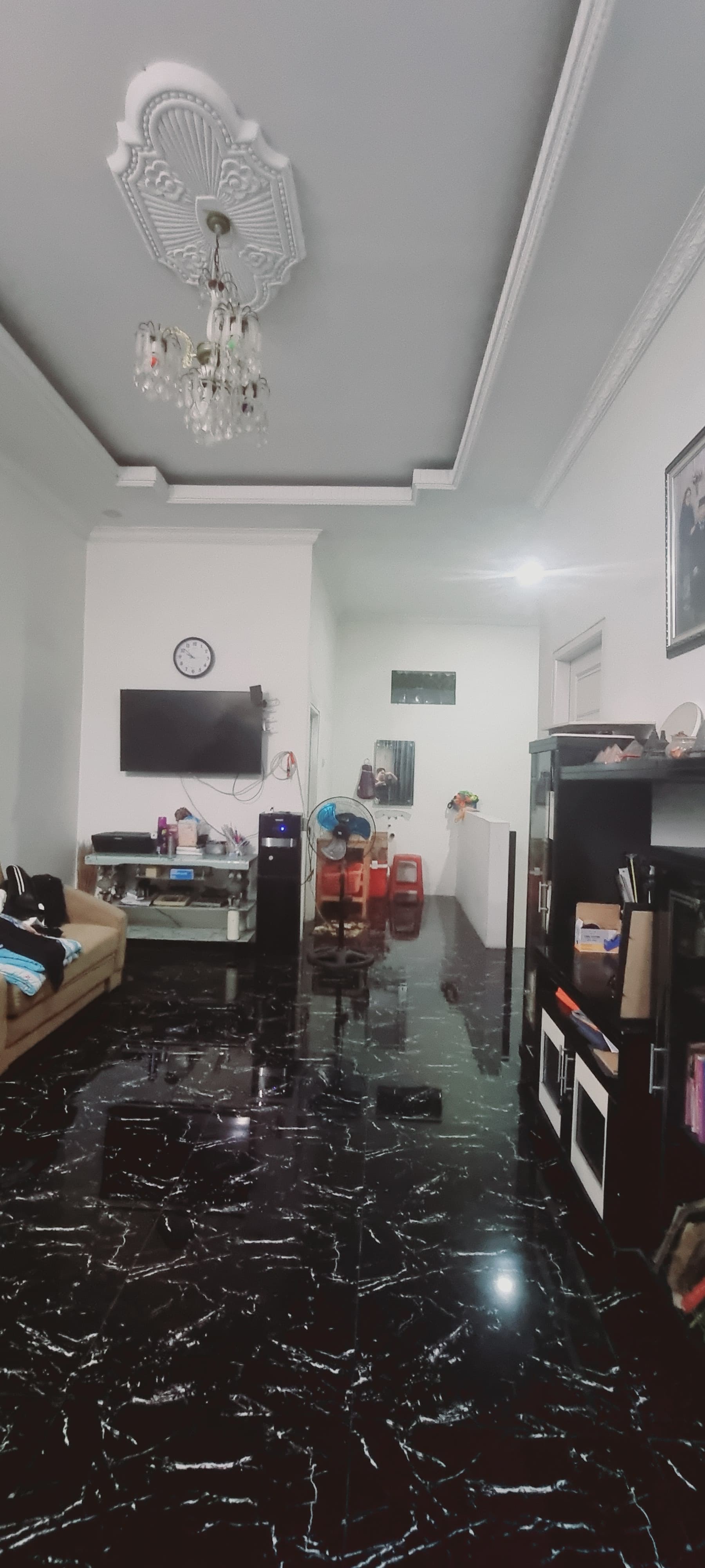 Dijual rumah 3 lantai di Karang Tengah, Kota Tangerang, Banten