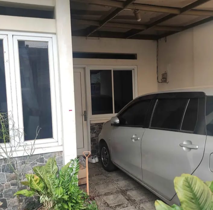 Di jual rumah 2 Lantai dalam komplek siap huni di Juanda Depok