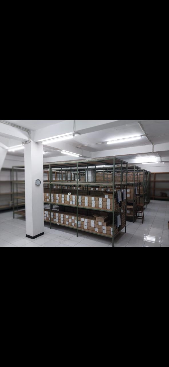 Dijual rumah bentuk kantor dan gudang di area Gajah mada