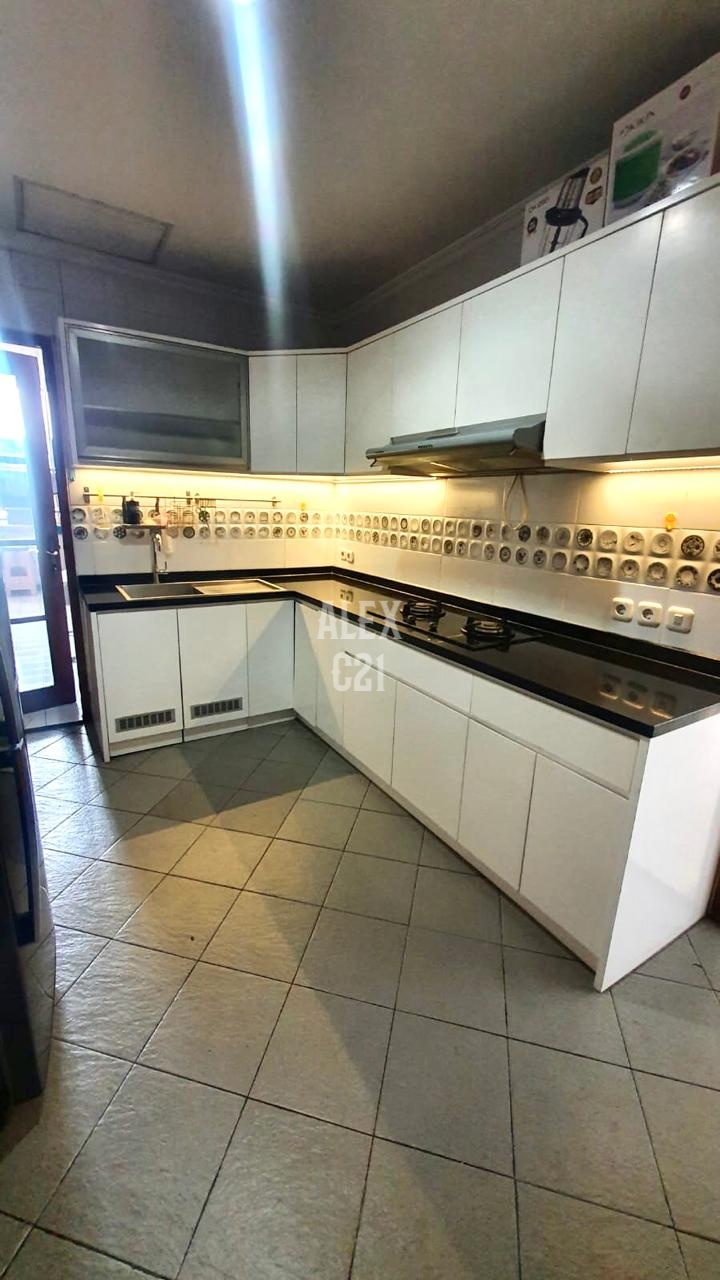 Di Jual Apartemen 2 BR Semi Furnished Midtown Residences