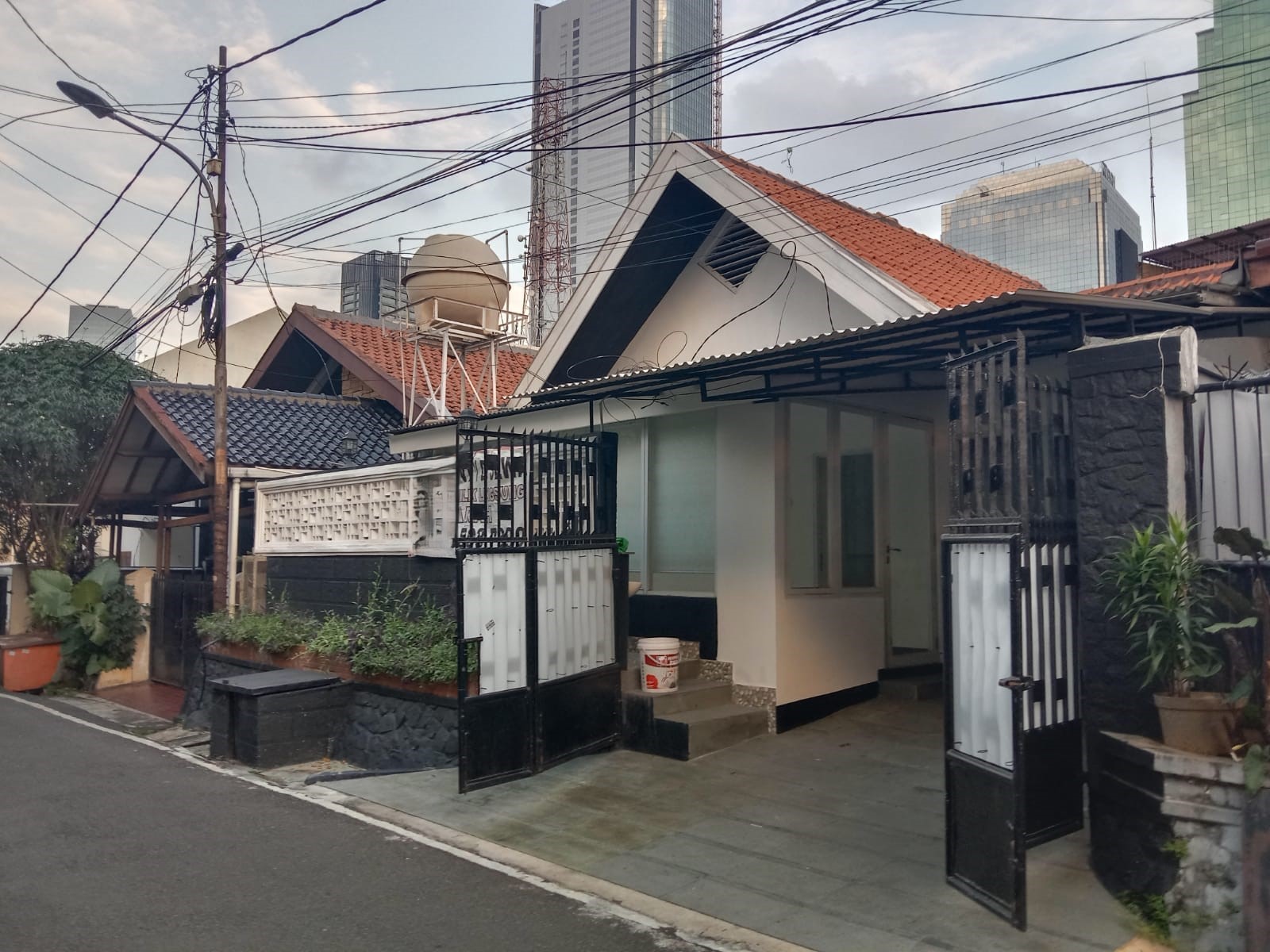 Disewakan Rumah Kantor di Bendungan Hilir, Tanah Abang, Jakarta