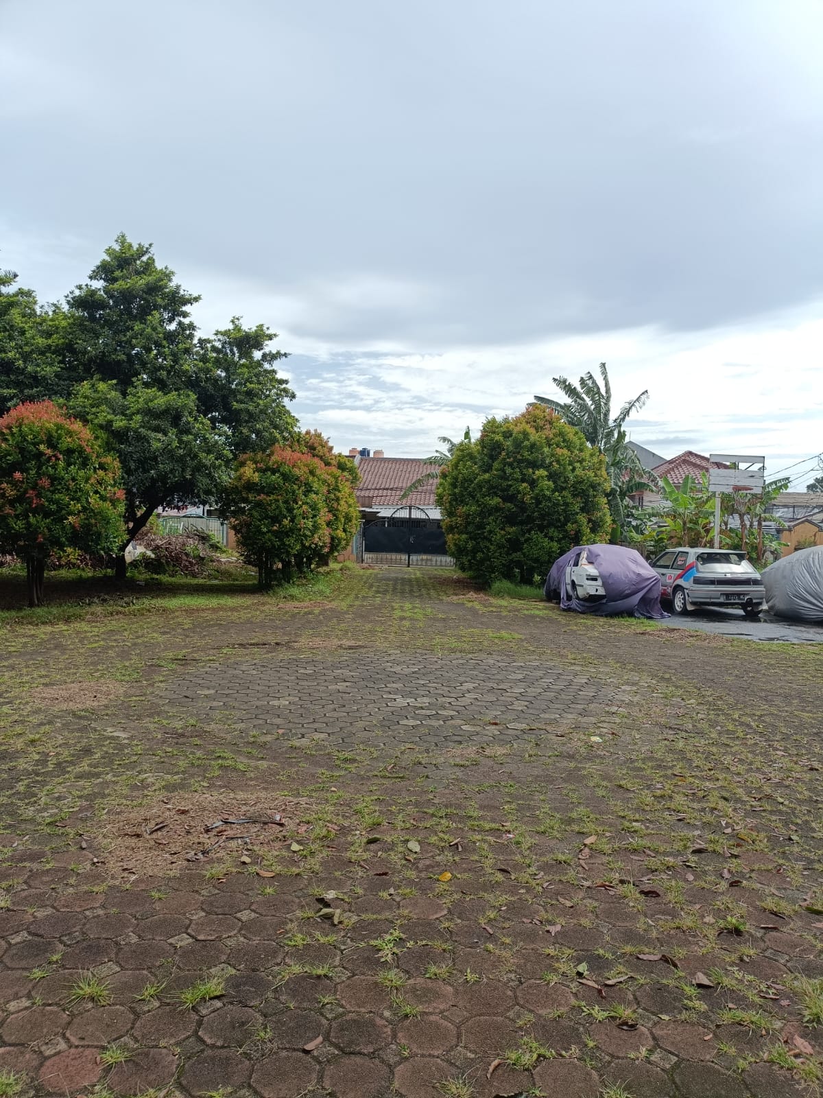 Dijual Tanah strategis bonus Rumah mewah Mediterania taman luas