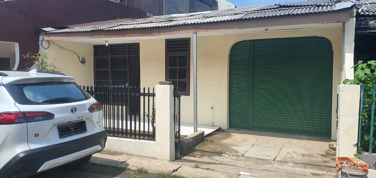 Dijual rumah komplek butuh renov di Cipayung, Ciputat, TangSel