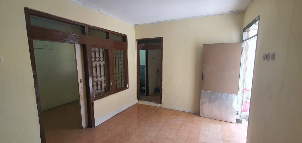 Dijual rumah komplek butuh renov di Cipayung, Ciputat, TangSel