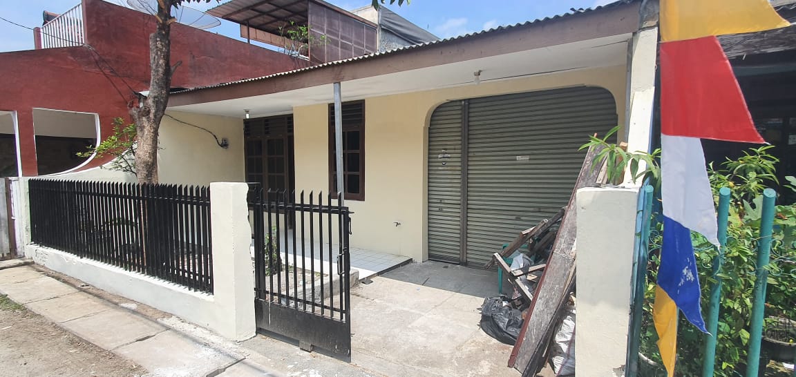 Dijual rumah komplek butuh renov di Cipayung, Ciputat, TangSel