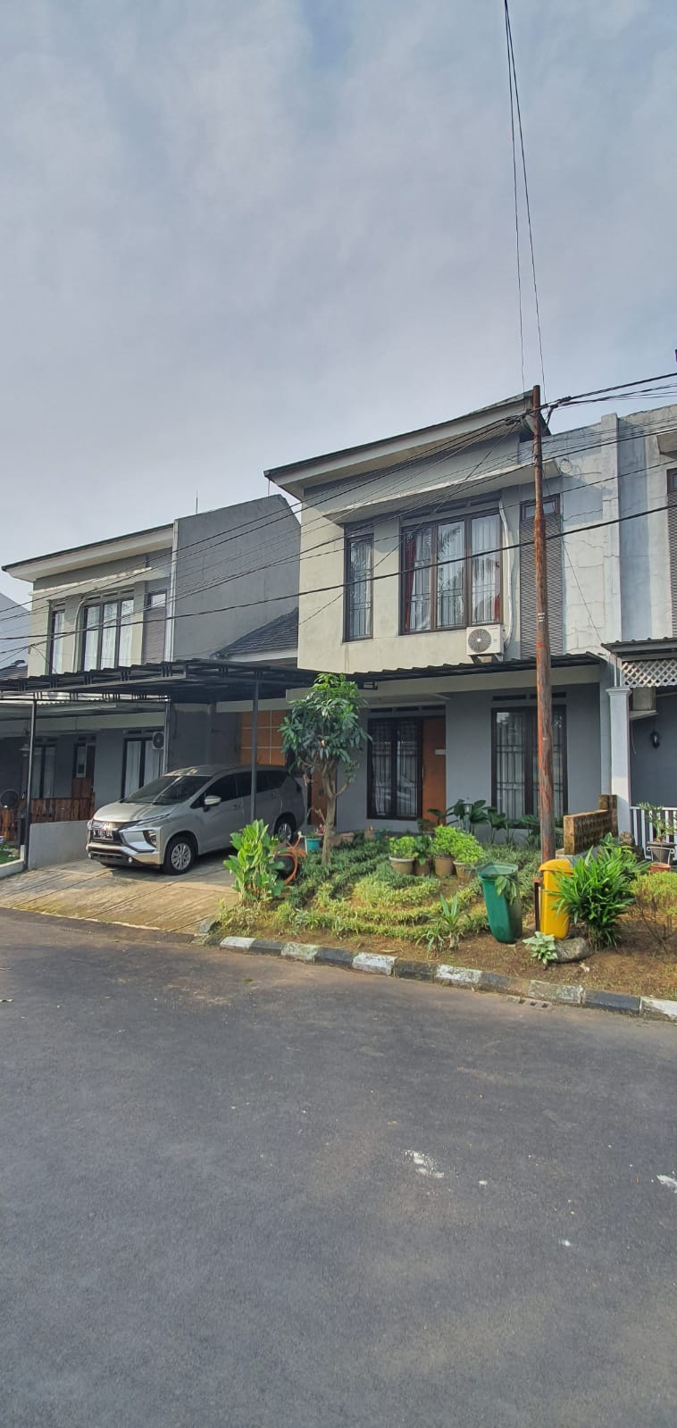 Di jual Rumah 2 Lantai dalam Perumahan di jalan Kebun Raya Bogor