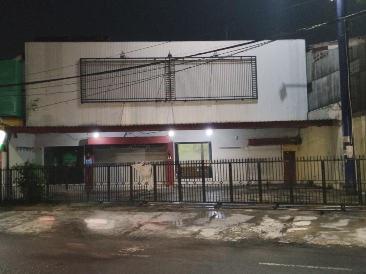 tempat usaha dijual jalan indragiri surabaya