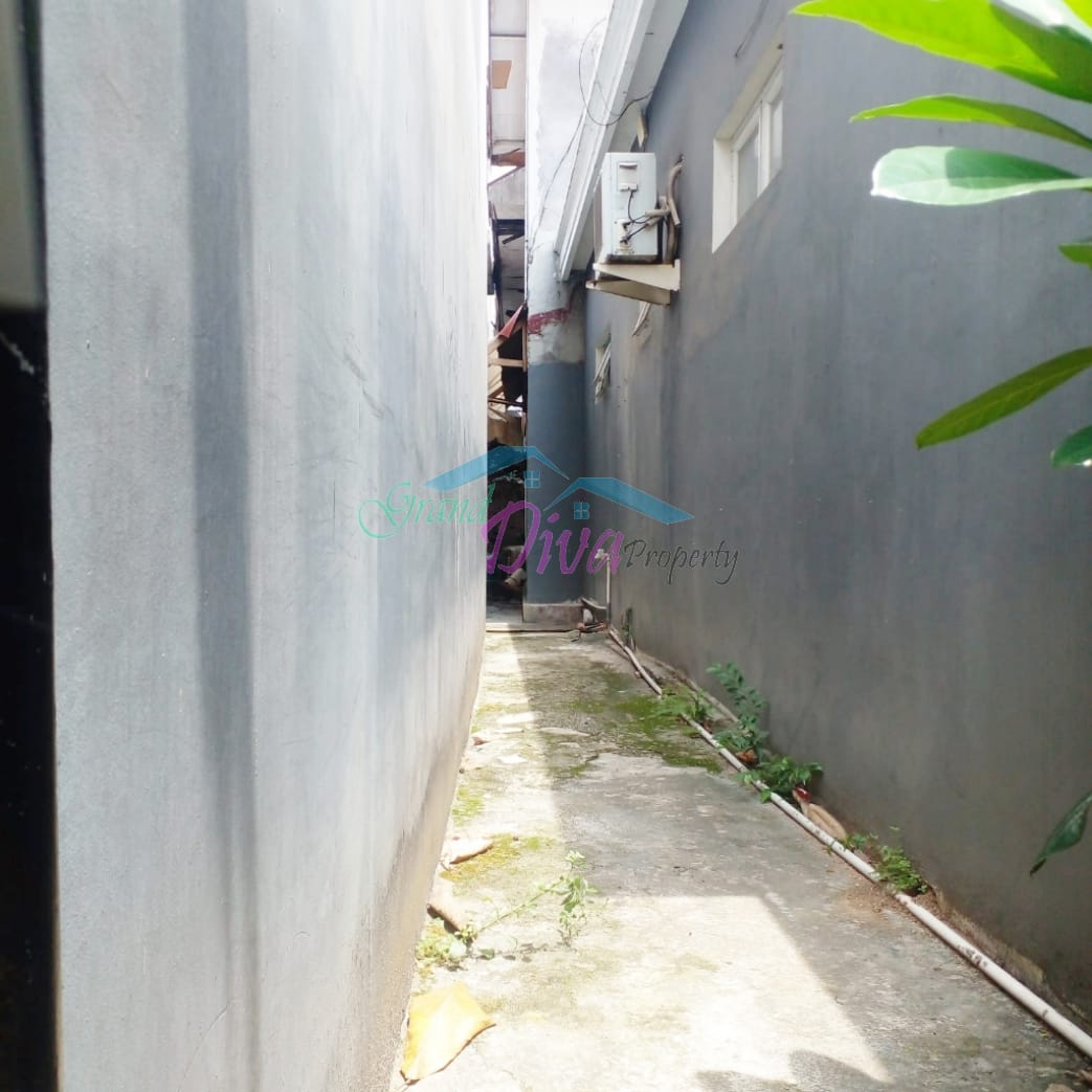 RUMAH + 8 KAMAR KOS-KOSAN DI JAKARTA SELATAN