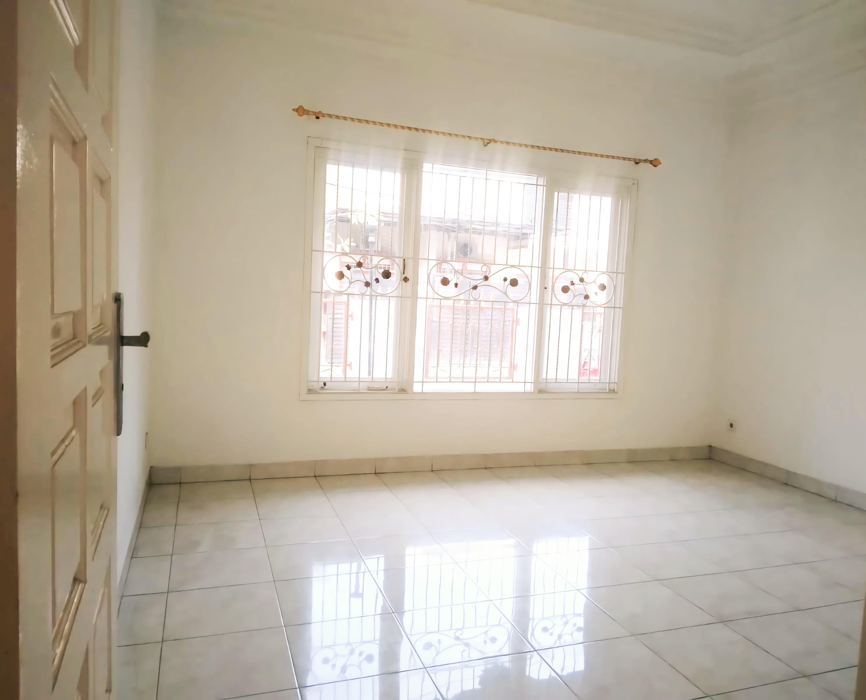 Dijual rumah di jalan komersil di area Grand Galaxy Bekasi