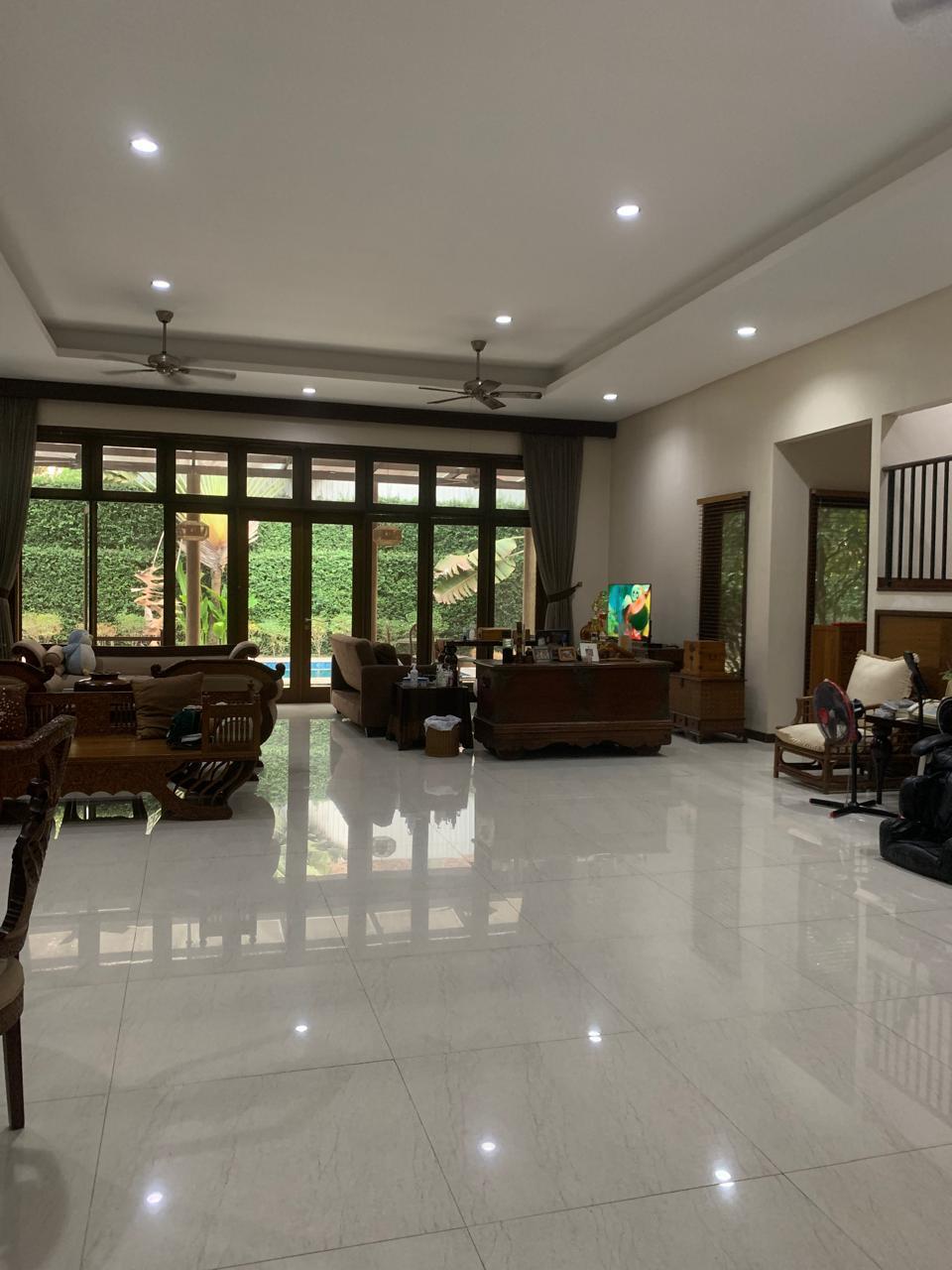 Dijual rumah mewah dengan swimming pool di area Pejaten, Ragunan