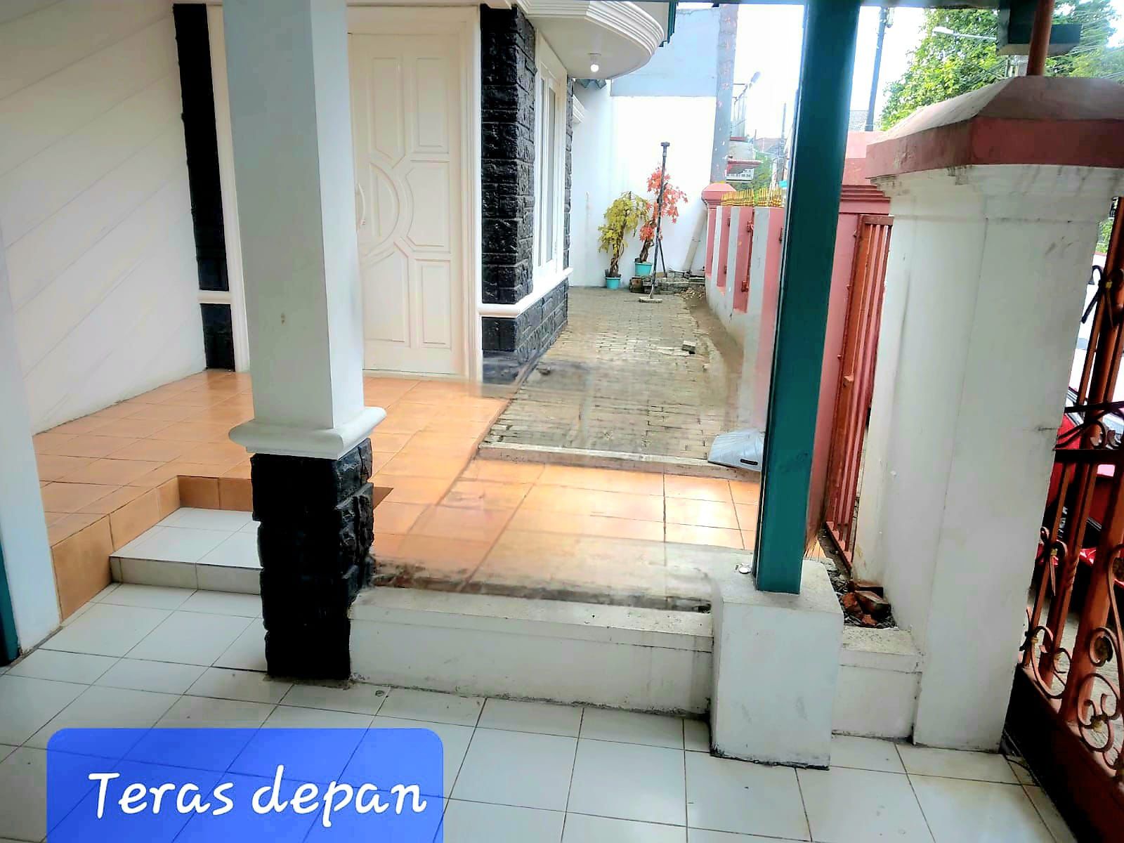 Dijual rumah di jalan komersil di area Grand Galaxy Bekasi