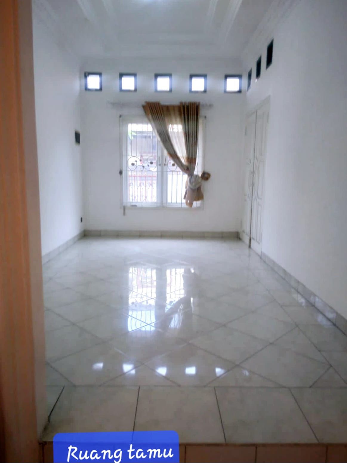 Dijual rumah di jalan komersil di area Grand Galaxy Bekasi