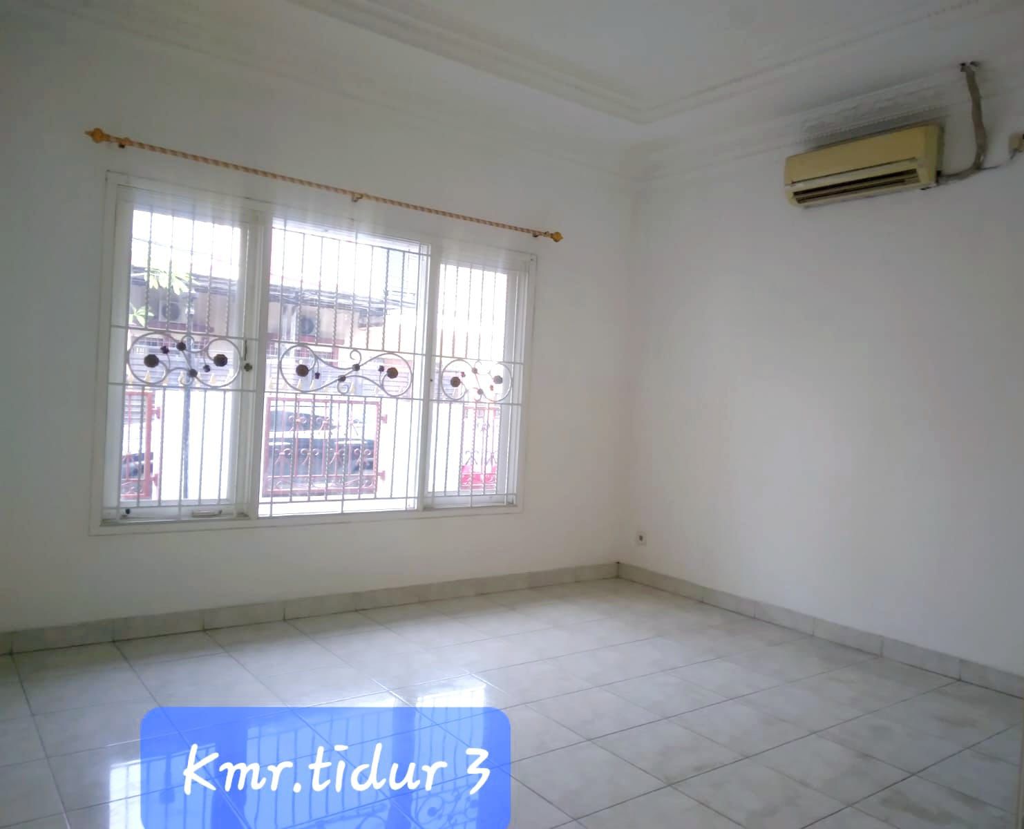 Dijual rumah di jalan komersil di area Grand Galaxy Bekasi