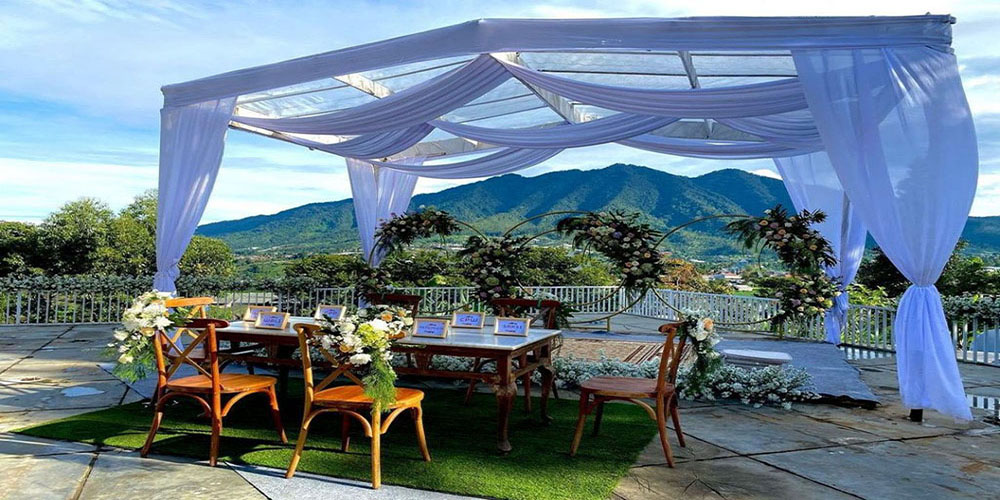 GLAMPING DAN RESTO VIEW SPEKTAKULER DI LEMBANG BANDUNG BARAT