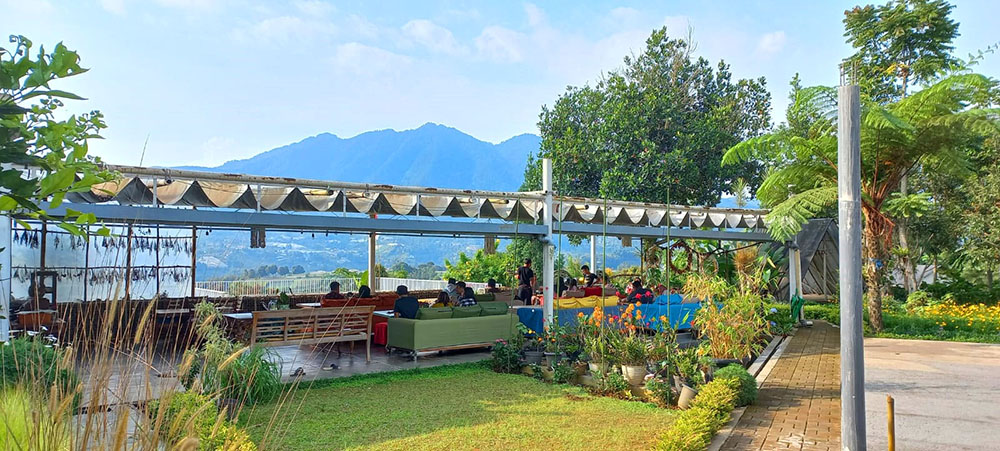 GLAMPING DAN RESTO VIEW SPEKTAKULER DI LEMBANG BANDUNG BARAT