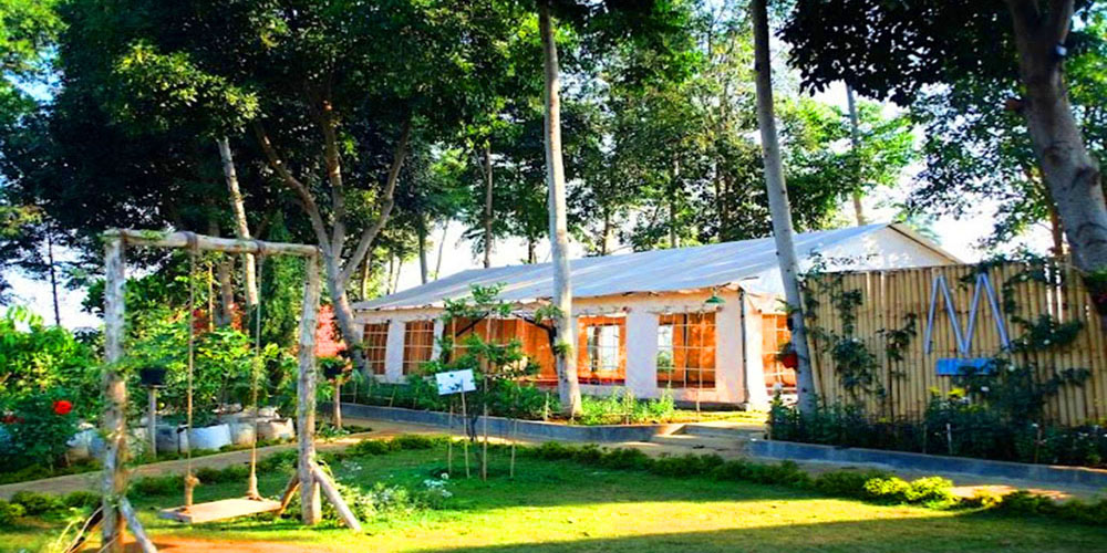 GLAMPING DAN RESTO VIEW SPEKTAKULER DI LEMBANG BANDUNG BARAT