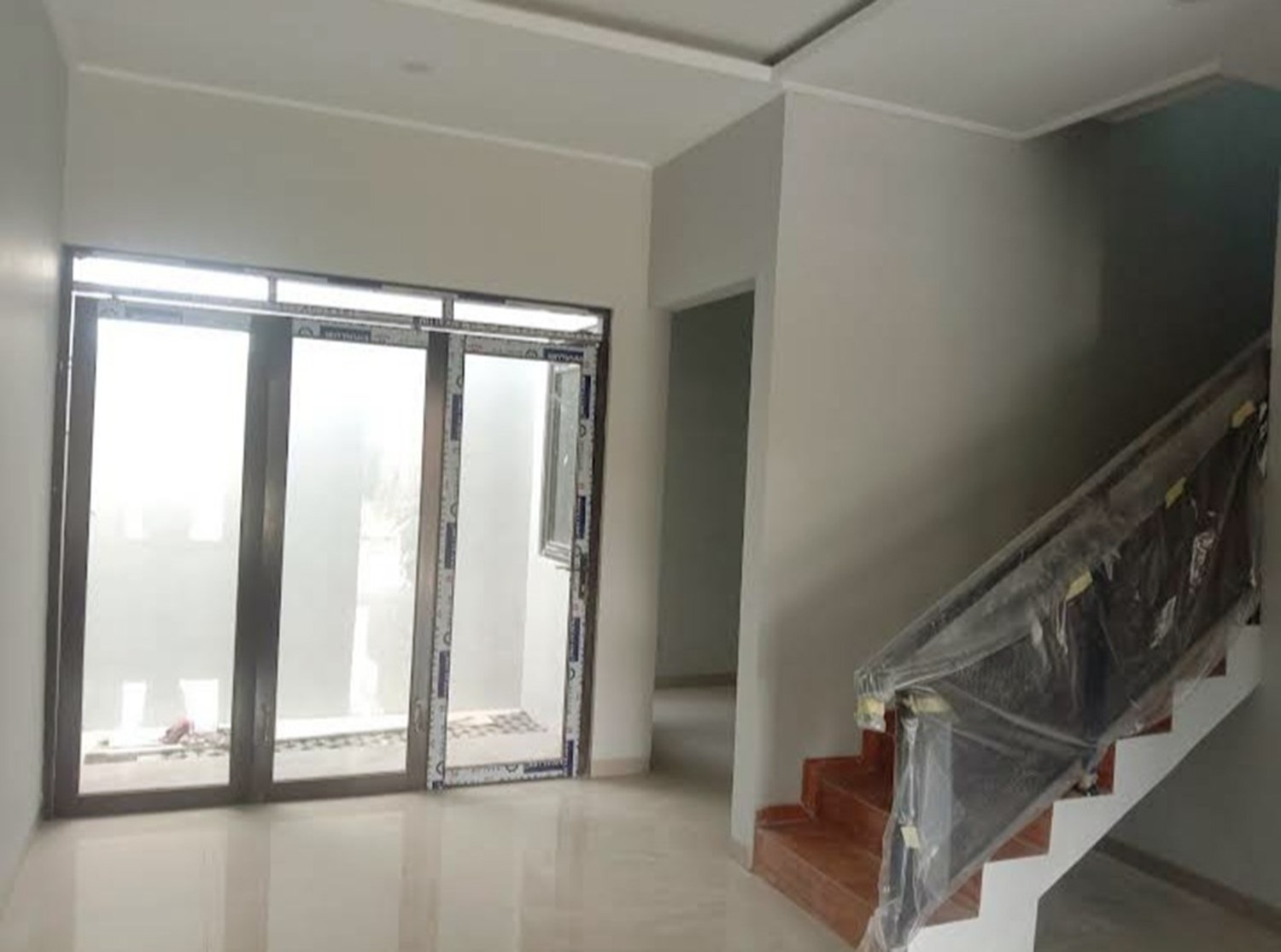 RUMAH GAYA MINIMALIS  DI ANTAPANI BANDUNG