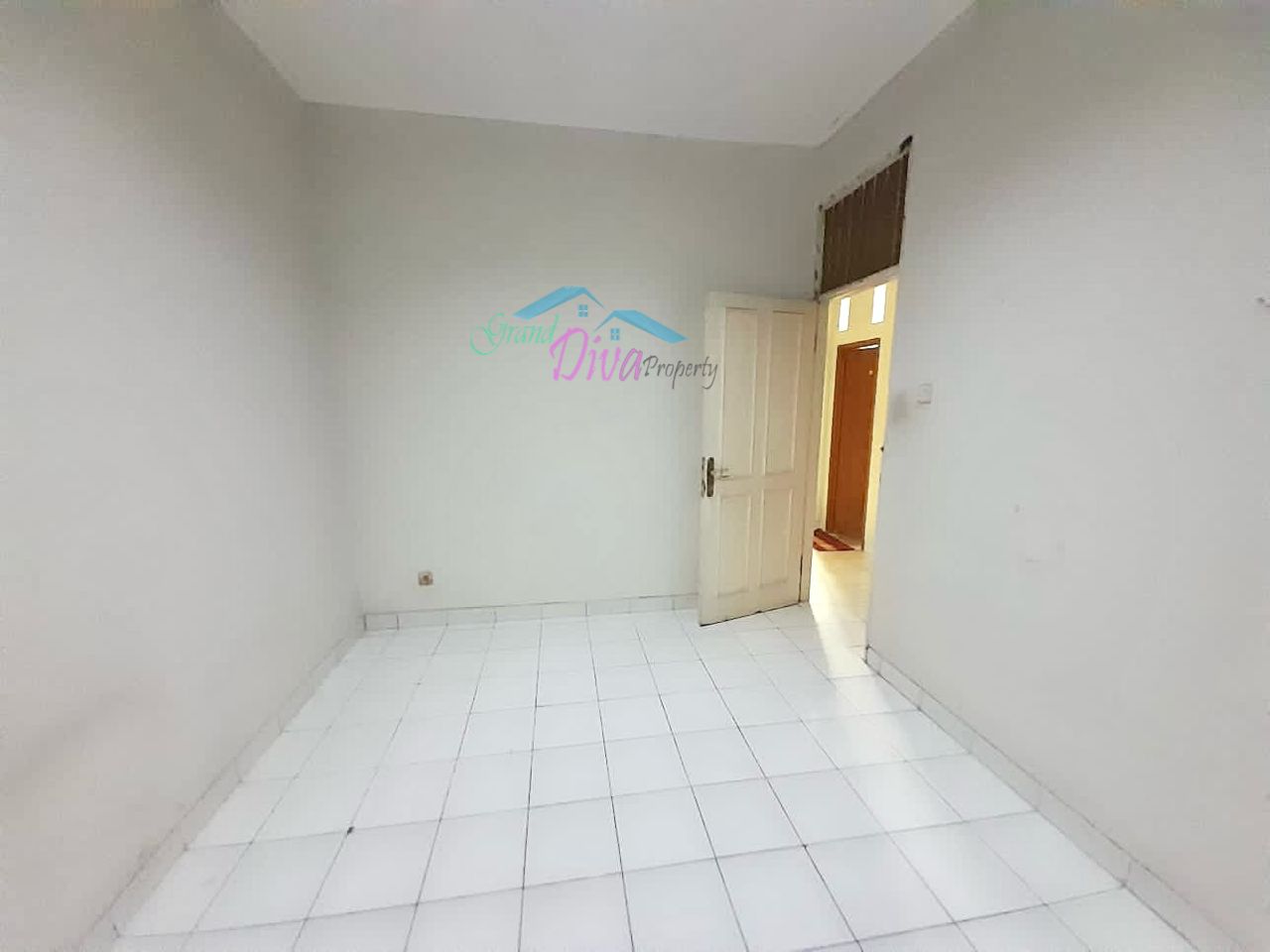 RUMAH DI PERUMAHAN VILLA GALAXY BEKASI