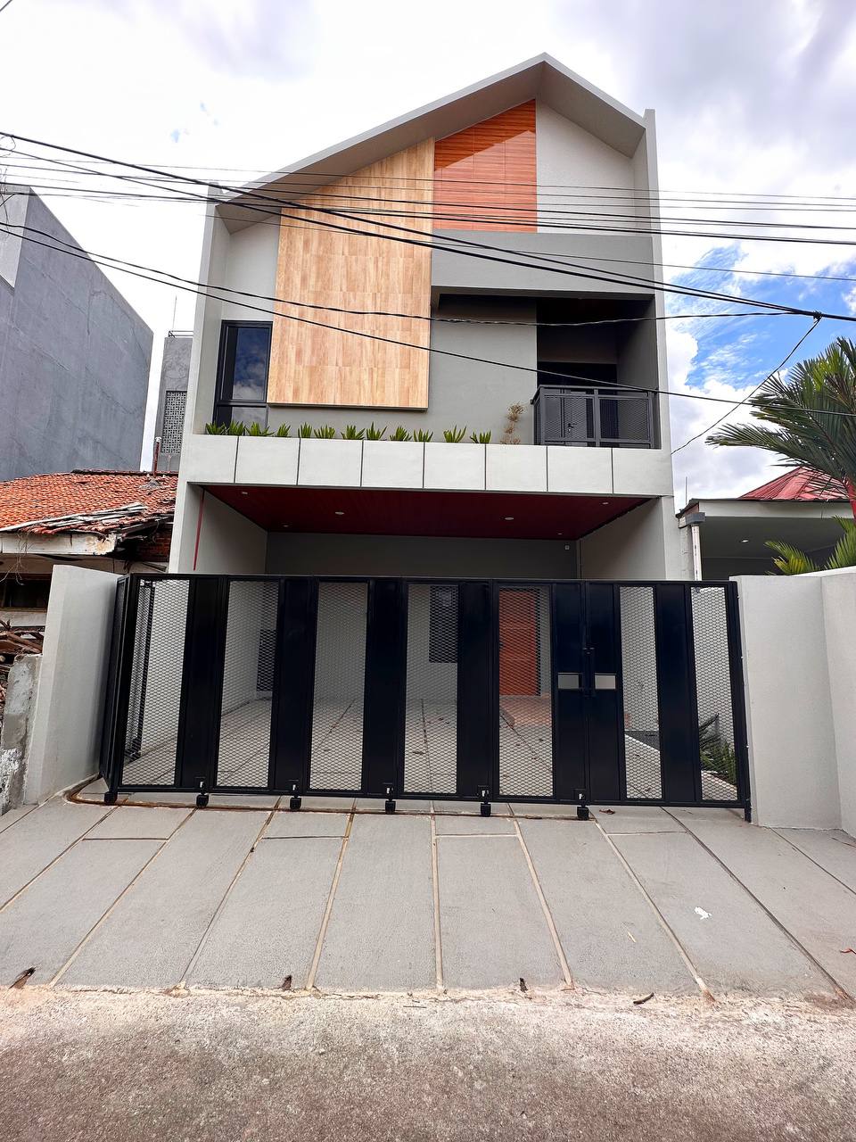 Rumah nyaman dalam kompleks area Cipinang Jakarta Timur