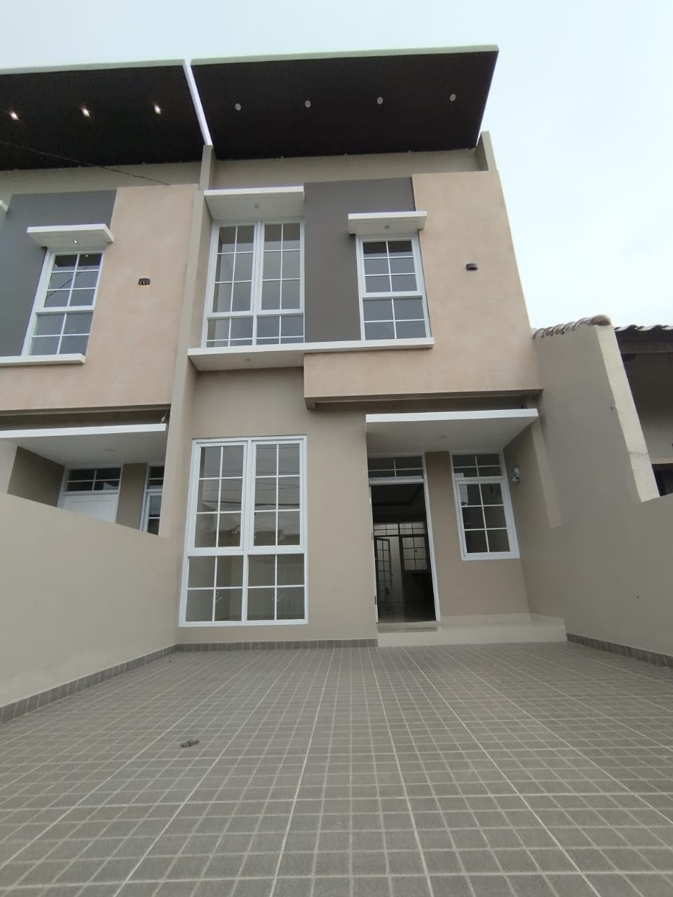 Jual rumah 2 lantai lux di Cisaranten Kulon Arcamanik Bandung