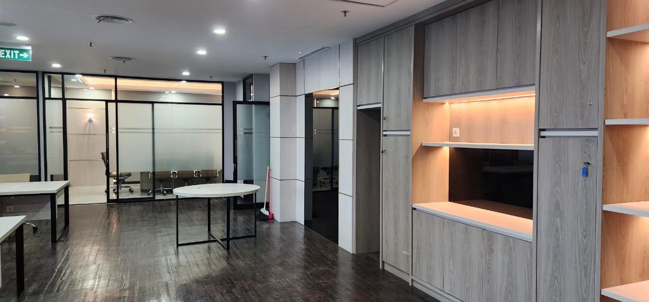 Disewakan ruang kantor Semi Furnished di Treasury Tower SCBD