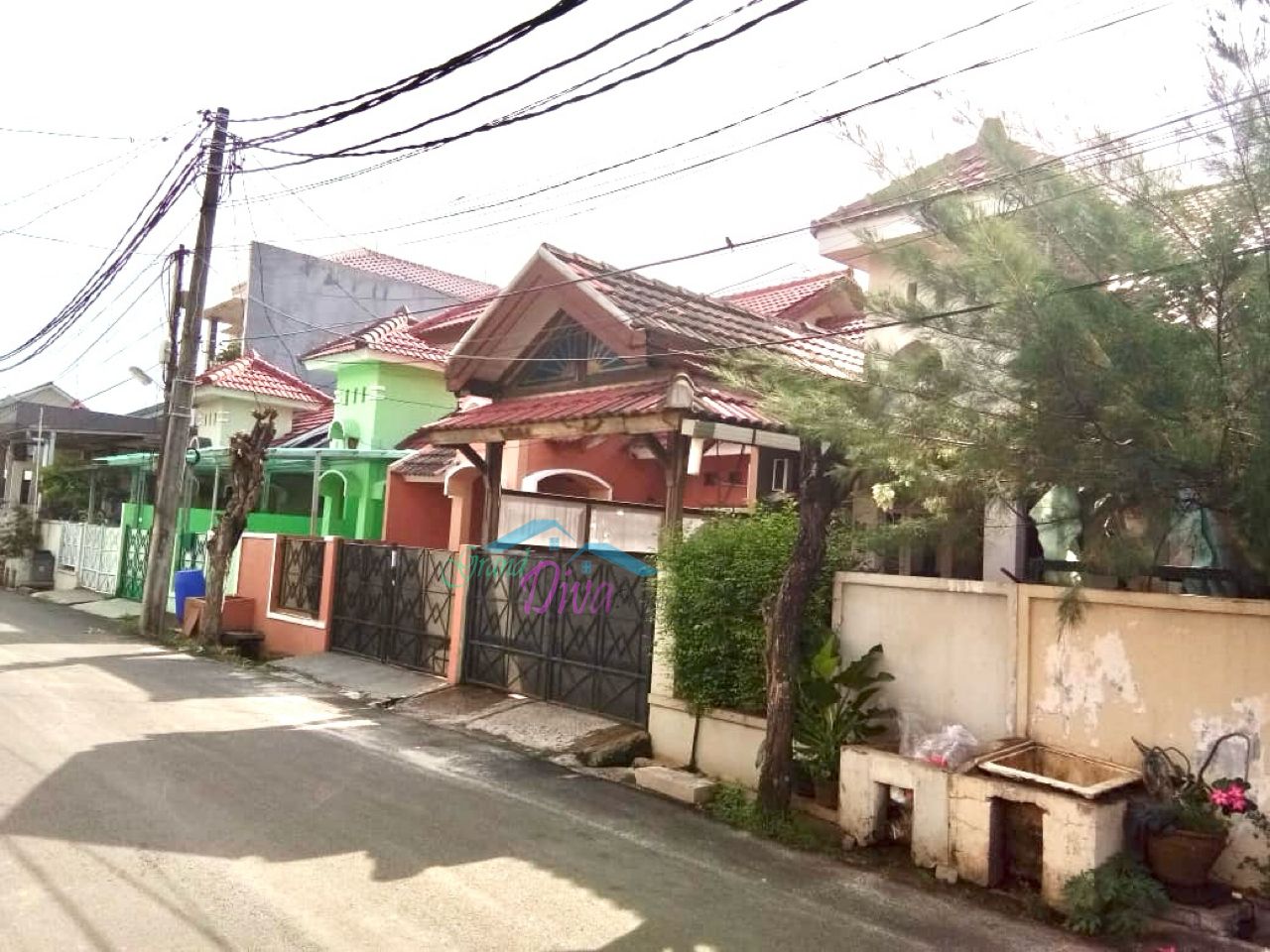 RUMAH DI PERUMAHAN VILLA GALAXY BEKASI