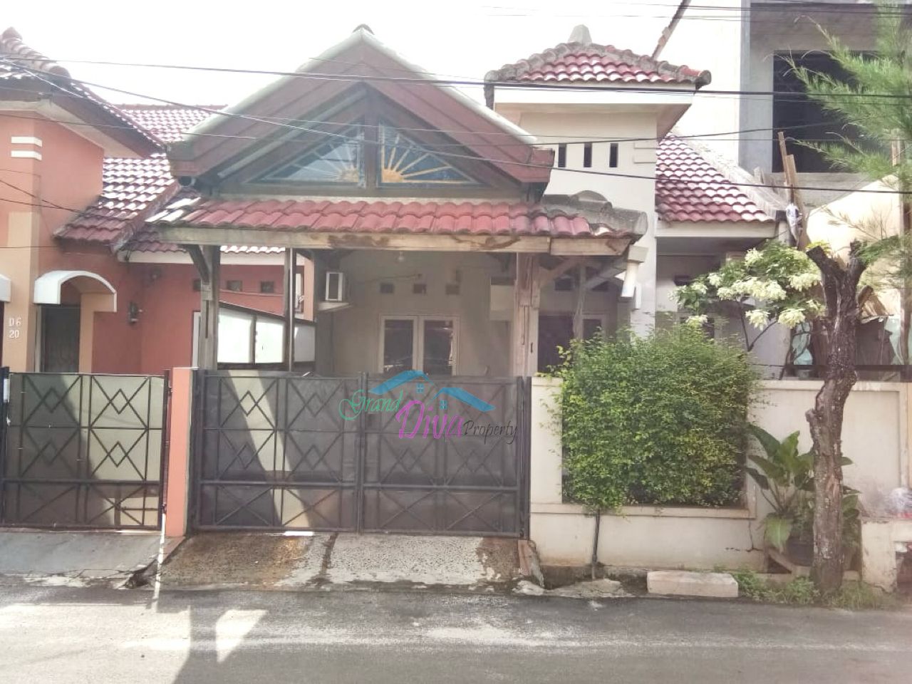 RUMAH DI PERUMAHAN VILLA GALAXY BEKASI