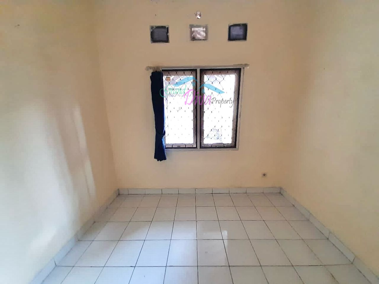 RUMAH DI PERUMAHAN VILLA GALAXY BEKASI