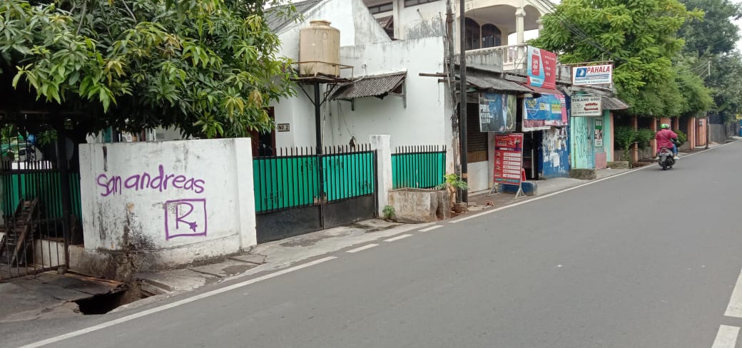 Rumah Lama Dalam Komplek Hook, 100 Meter Ke Jalan Raya Utama Are