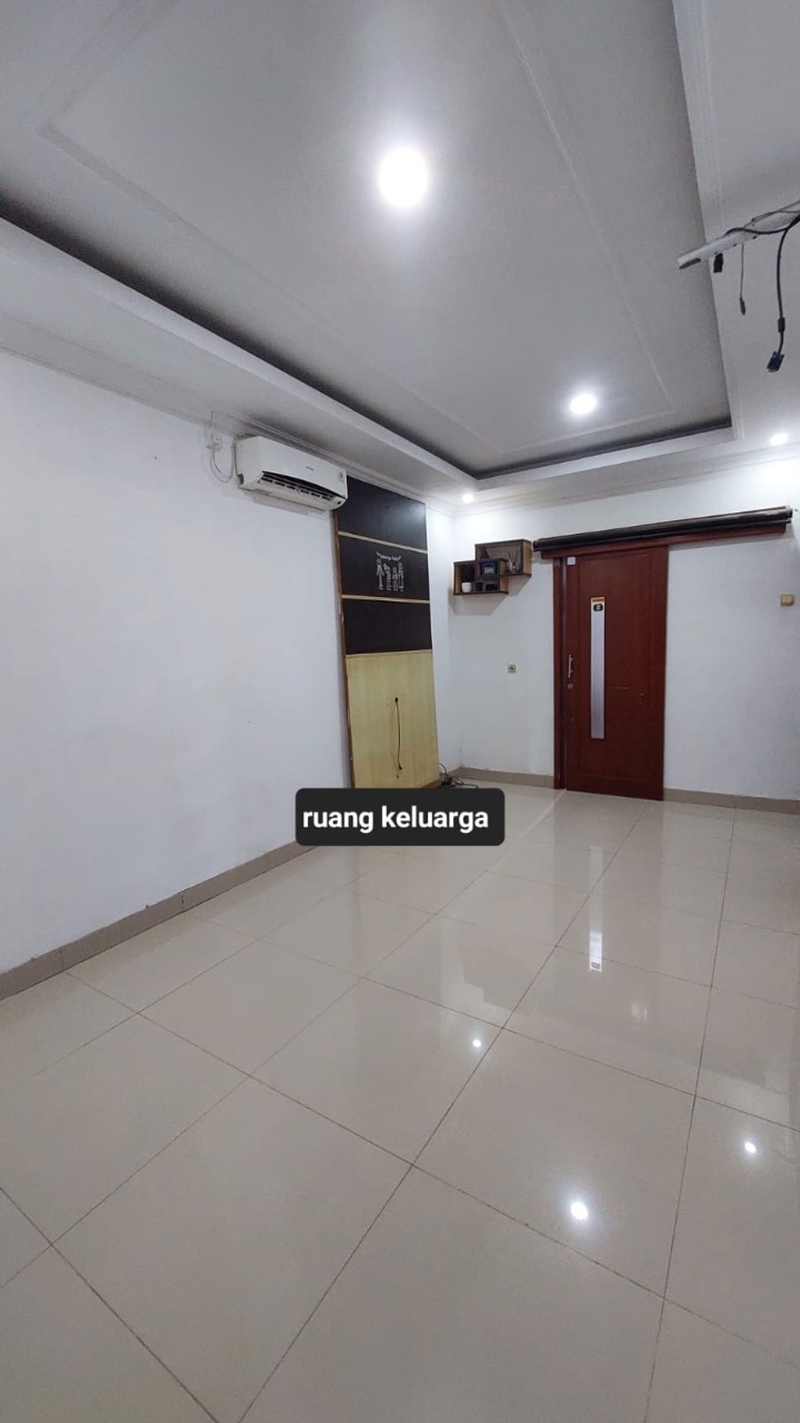 Rumah strategis dekat gerbang utama Komplek Bumi Panyawangan