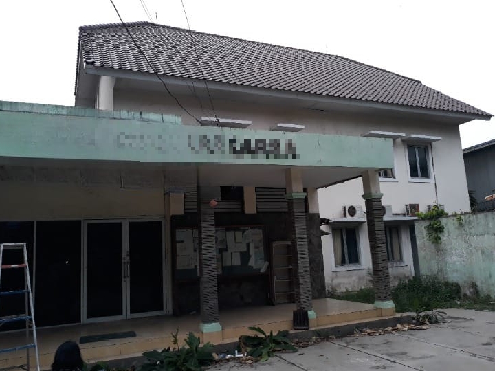 Dijual cepat Gedung butuh renov di Kelapa Dua Wetan, Ciracas