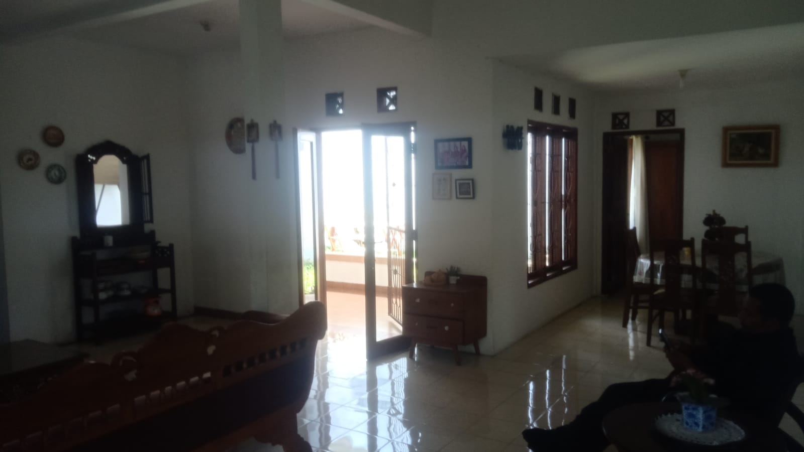 Dijual Rumah Lokasi Strategis di Jl. Bumi Sariwangi 1